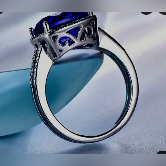 Tanzanite 5 Carat Gemstone Set in 925 Sterling Silver - Picture 8 of 8